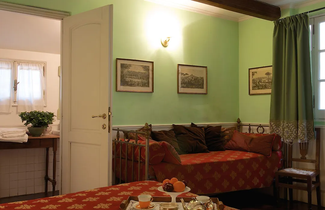 Guest House Arco Dei Tolomei-1