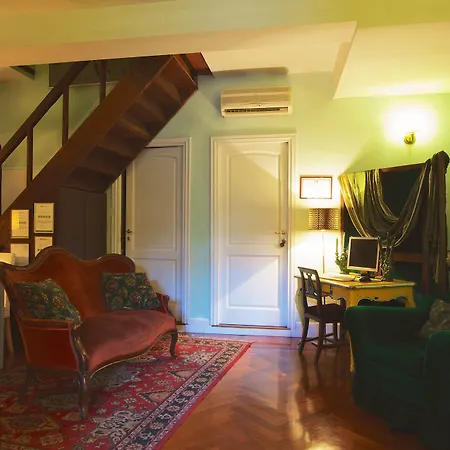 Guest House Arco Dei Tolomei-3
